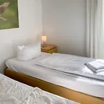 Ferienhaus Gruppenhaus Wiesengeflüster S4 - In Randlage Mit Sauna Und Kamin Röbel
