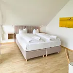 Ferienhaus Gruppenhaus Wiesengeflüster S4 - In Randlage Mit Sauna Und Kamin Röbel