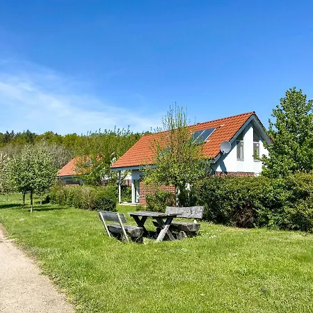 Gruppenhaus Wiesengefluester S4 - In Randlage Mit Sauna Und Kamin Holiday home Robel