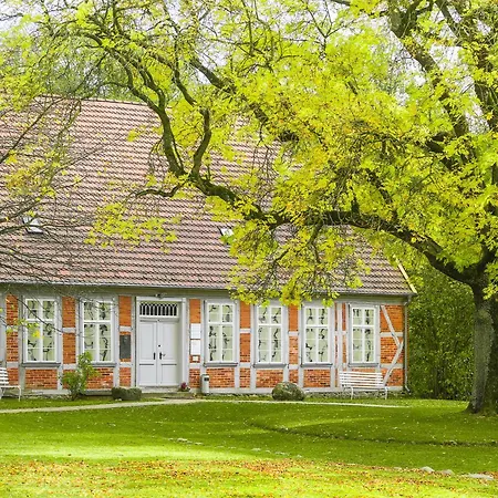 Gruppenhaus Wiesengefluester S4 - In Randlage Mit Sauna Und Kamin Röbel