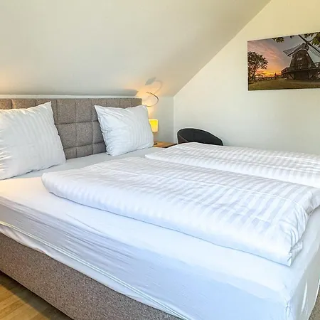Ferienhaus Gruppenhaus Wiesengeflüster S4 - In Randlage Mit Sauna Und Kamin Röbel